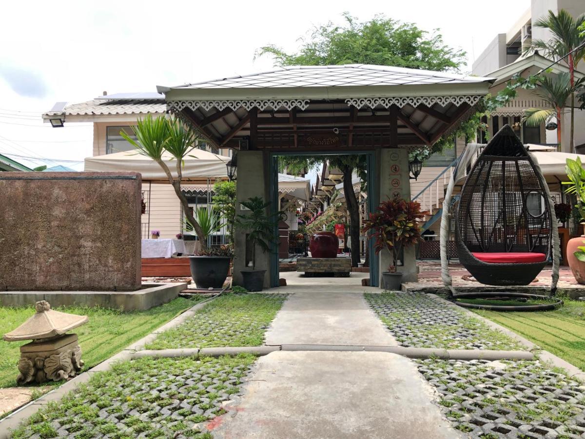 Resort Bangphlat Bangkok Exterior photo