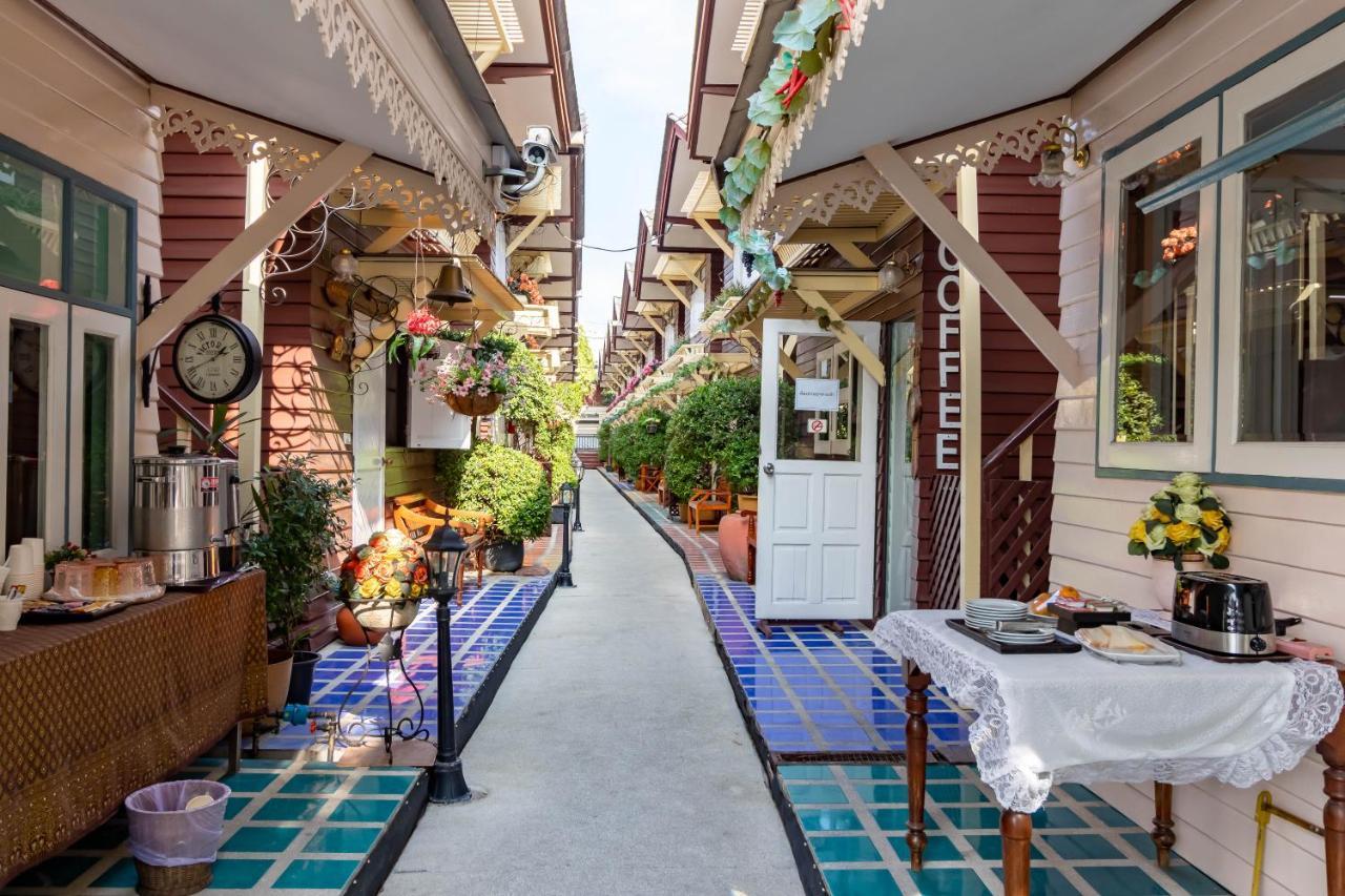 Resort Bangphlat Bangkok Exterior photo