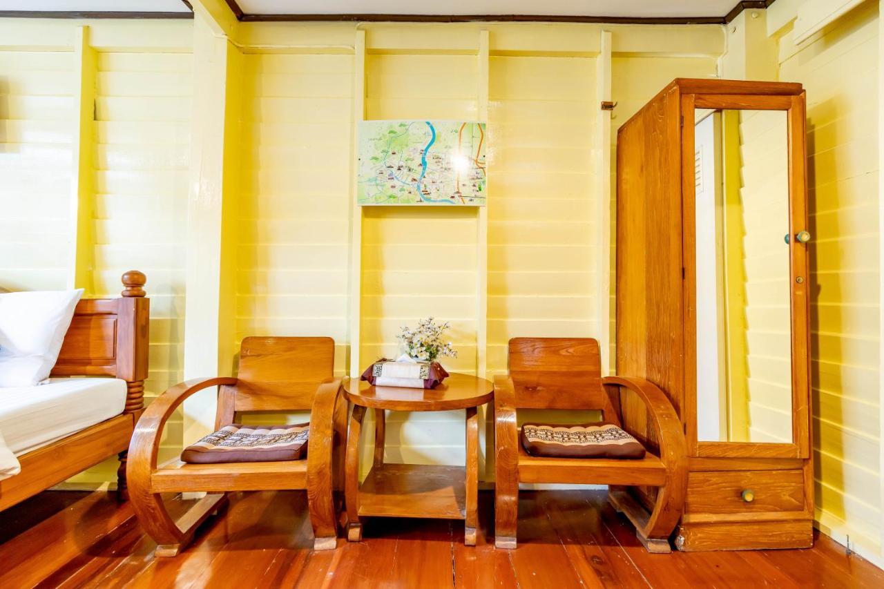 Resort Bangphlat Bangkok Exterior photo